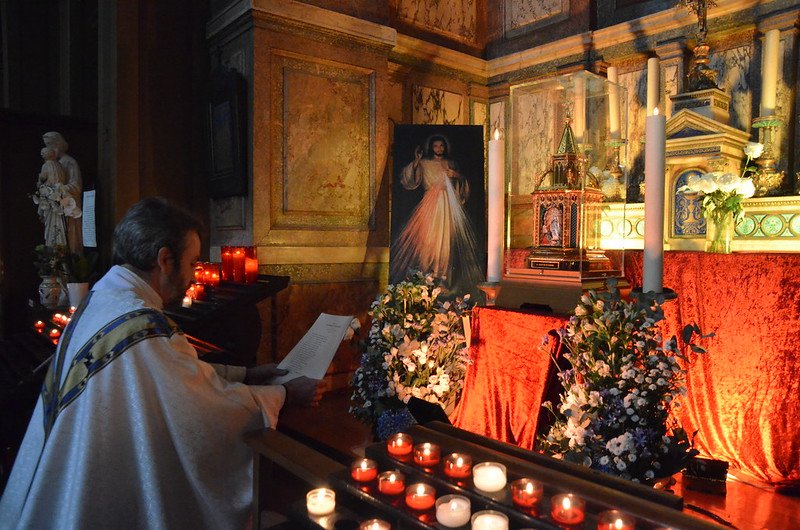 Accueil des reliques de sainte Bernadette à Saint-Louis d'Antin. © Michel Pourny / Diocèse de Paris.