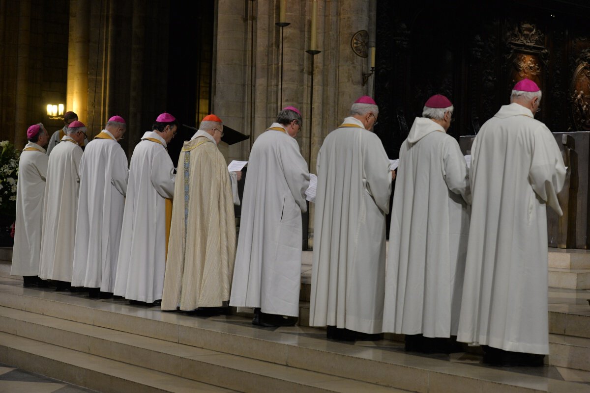 Chaque évêque a lu quelques intentions qu'il a reçu. © Marie-Christine Bertin / Diocèse de Paris.