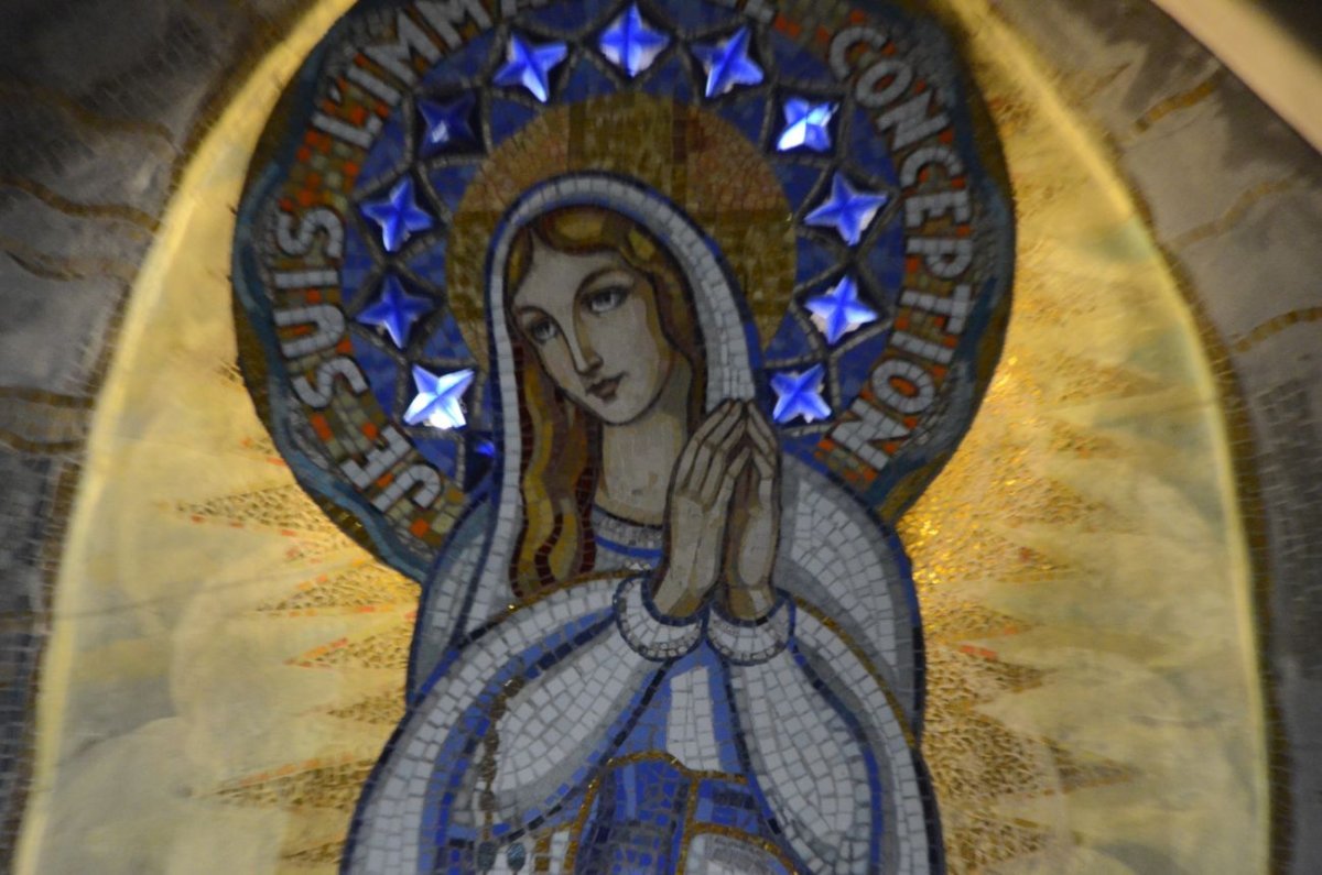 Accueil des reliques de sainte Bernadette à la chapelle Sainte-Bernadette de (…). © Michel Pourny.