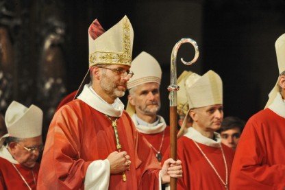Les évêques se voient confier la charge de gouverner l'Eglise et de (...). 