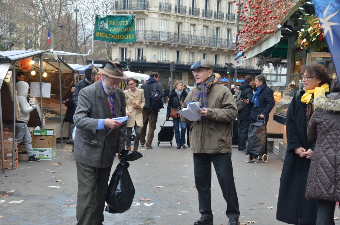 Rencontres sur le marché Maubert avec Saint-Séverin (5e). © Marie-Christine Bertin / Diocèse de Paris.