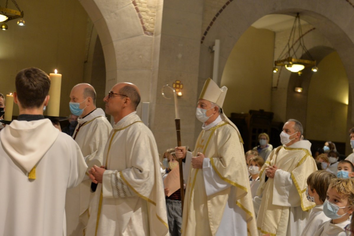 Rassemblement des servants et servantes de la liturgie. © Marie-Christine Bertin / Diocèse de Paris.