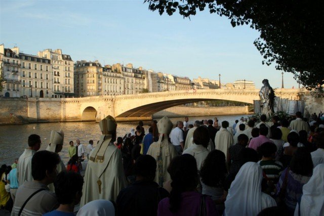 Procession fluviale du 15 août 2009. © saint-hippolyte.net.