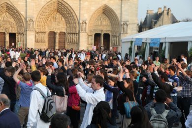 Album-photos du flash mob sur le parvis de Notre-Dame