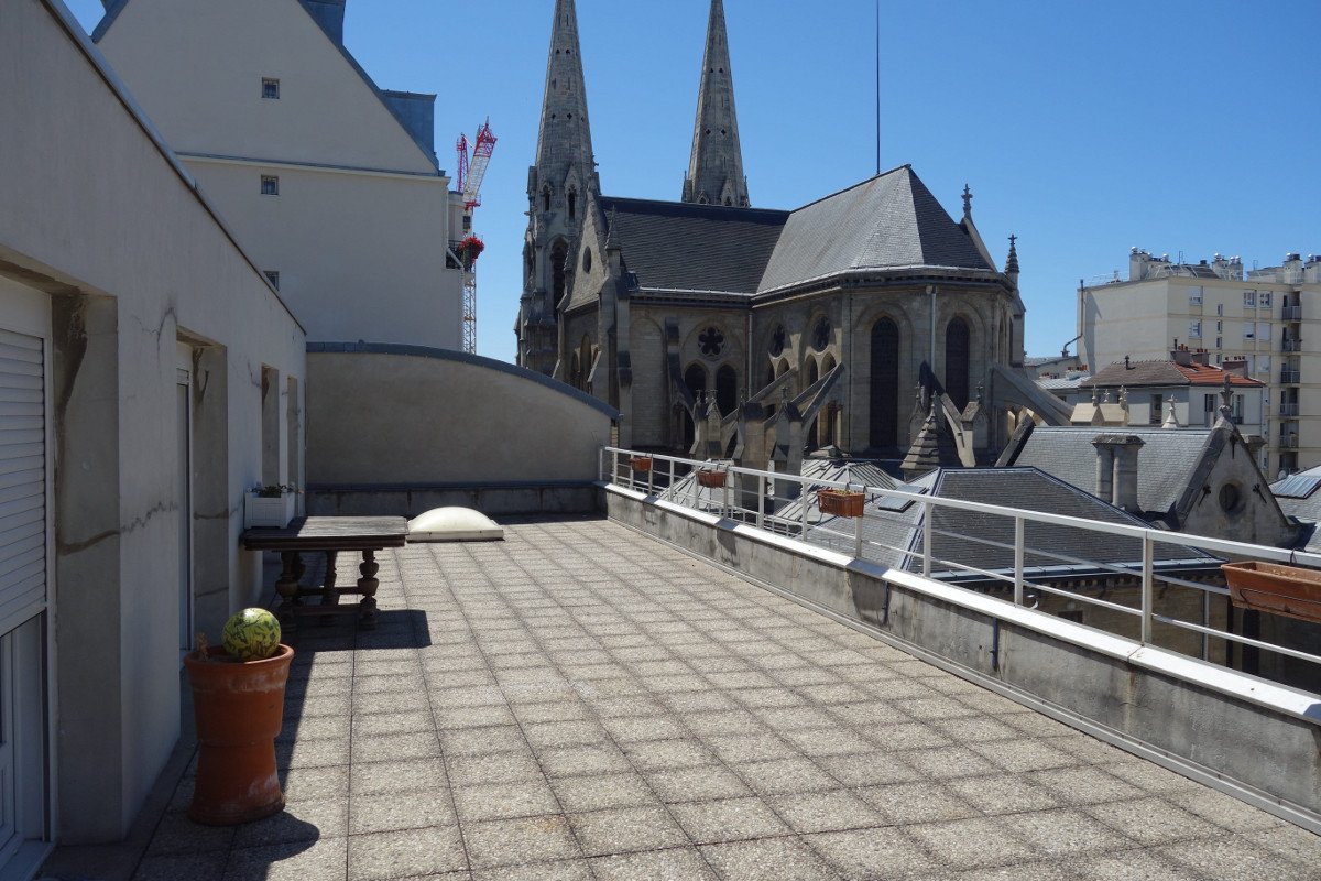 Une terrasse à Paris. © Paroisse Saint-Jean-Baptiste de Belleville.