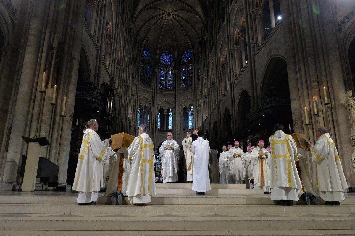Prière d'ordination. © Marie-Christine Bertin / Diocèse de Paris.
