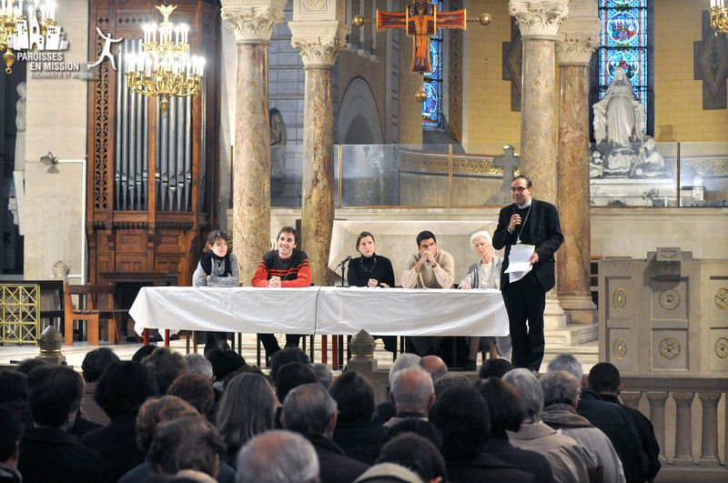 Octobre 2009 : 1er module de formation « De l'Eucharistie à la mission ». 450 personnes se sont retrouvées à Saint-Pierre de Montrouge pour réfléchir et débattre sur la thème « l'Église fait l'Eucharistie, l'Eucharistie fait l'Église » 