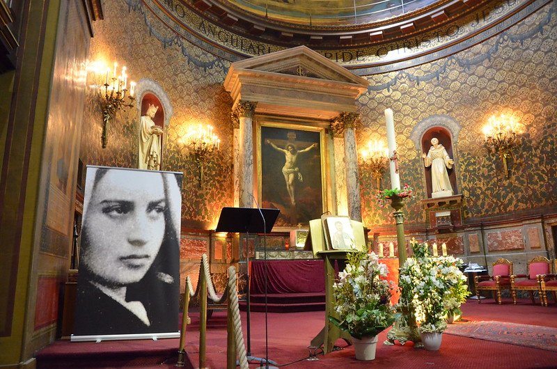 Accueil des reliques de sainte Bernadette à Saint-Louis d'Antin. © Michel Pourny / Diocèse de Paris.