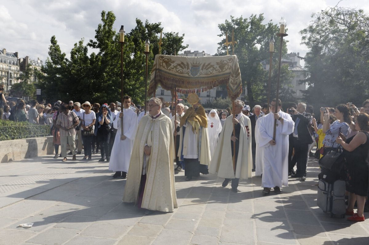 Procession à Notre-Dame de Paris. © Yannick Boschat / Diocèse de Paris.