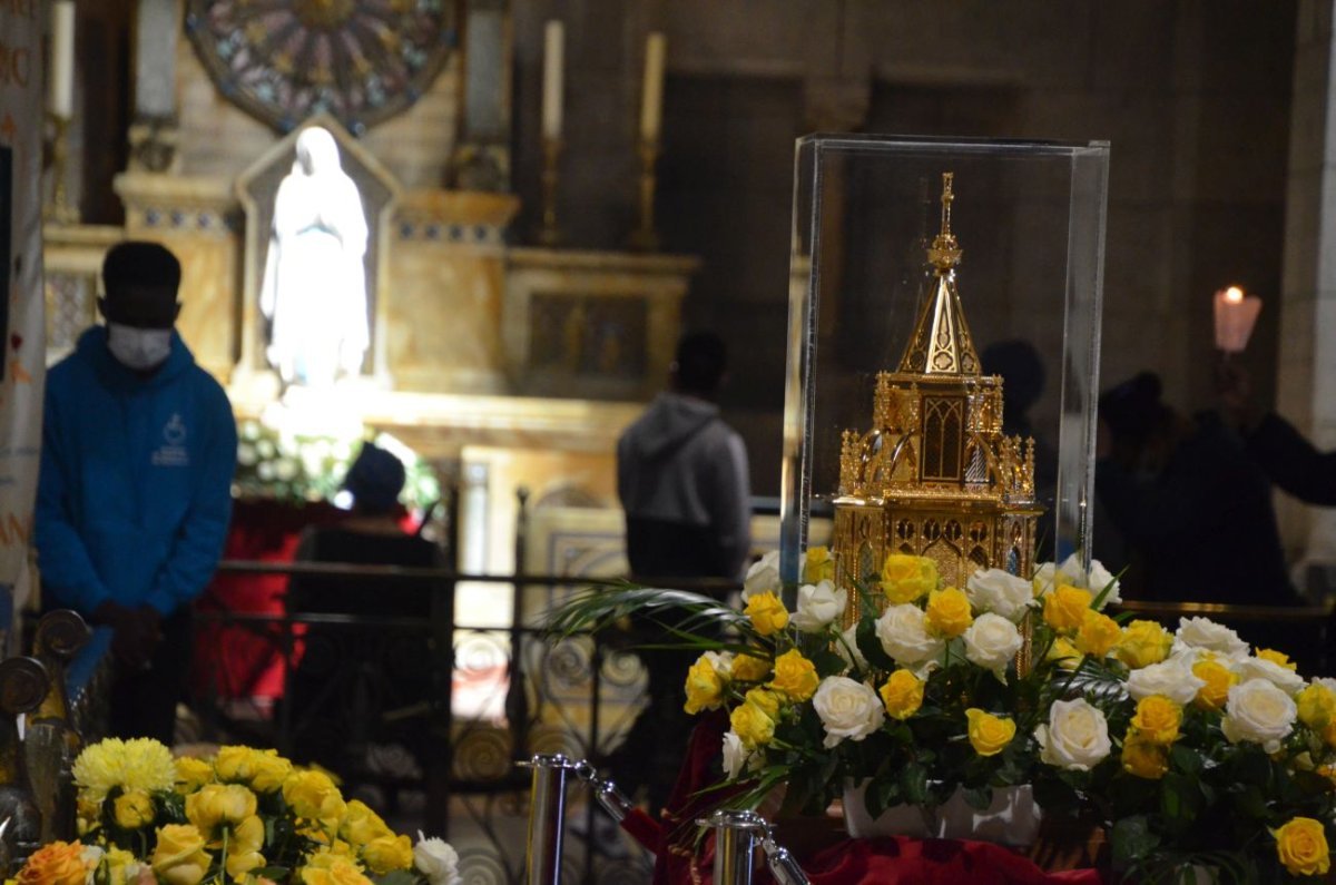 Accueil des reliques de sainte Bernadette au Sacré-Cœur de Montmartre. © Michel Pourny.