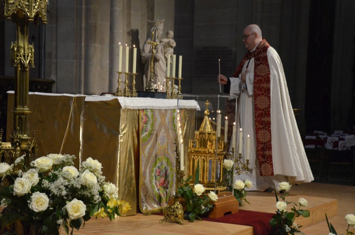 Accueil des reliques de sainte Bernadette à Saint-Germain l'Auxerrois. © Michel Pourny.