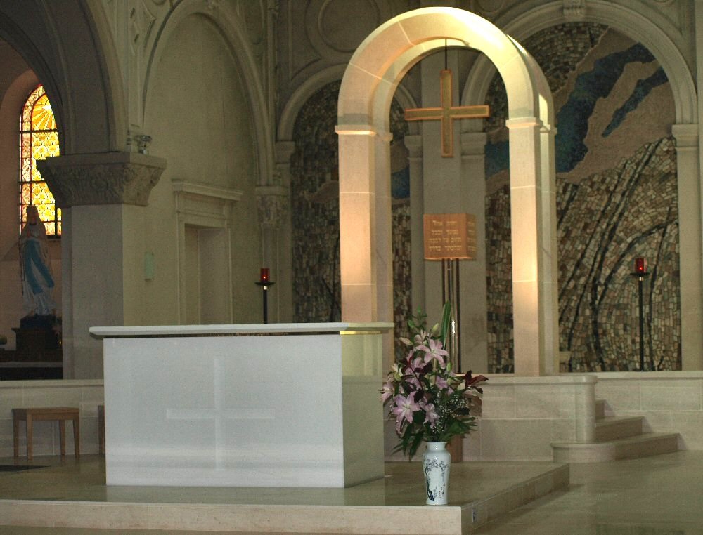 L'autel et le tabernacle. © C. D. A. S.