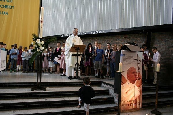 Messe des familles à Saint Eloi. © http://www.steloi.com 