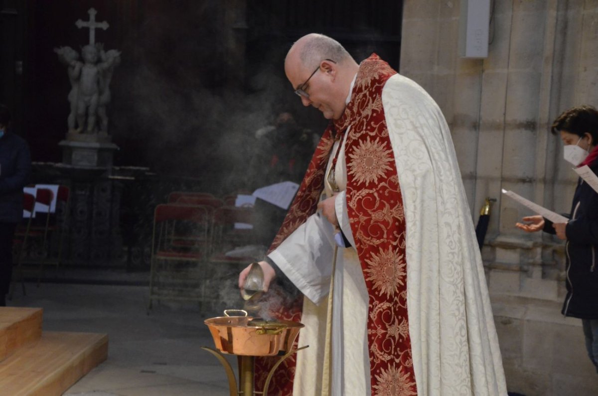 Accueil des reliques de sainte Bernadette à Saint-Germain l'Auxerrois. © Michel Pourny.