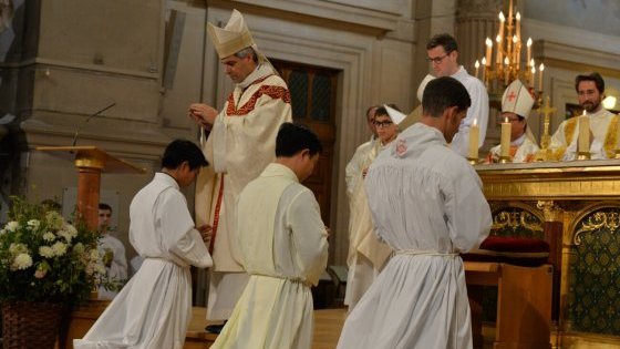 Album-photos des ordinations diaconales en vue du sacerdoce à Saint-François-Xavier (7e)|supprimer_tags|attribut_html
