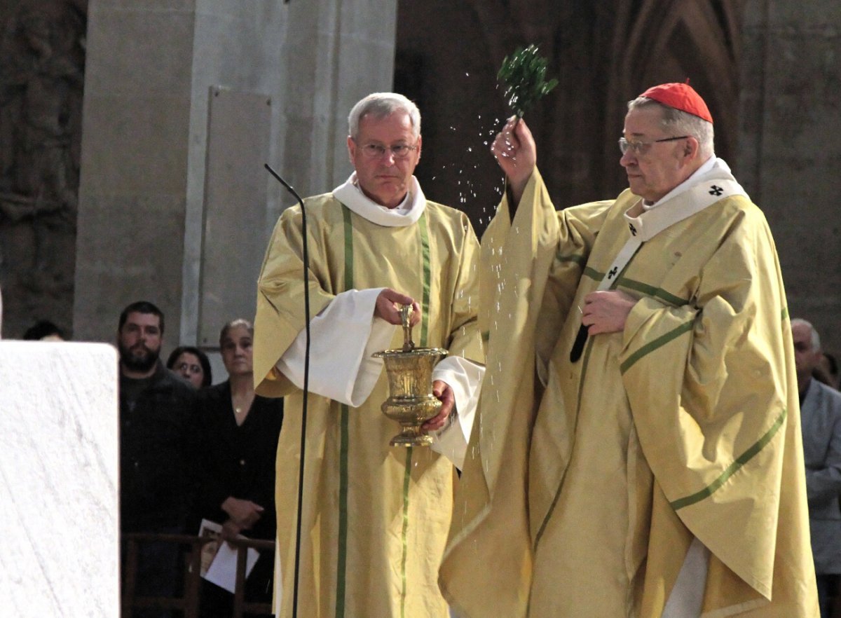 11 septembre 2011, consécration du nouvel autel de Saint-Médard (5e). © D. R..