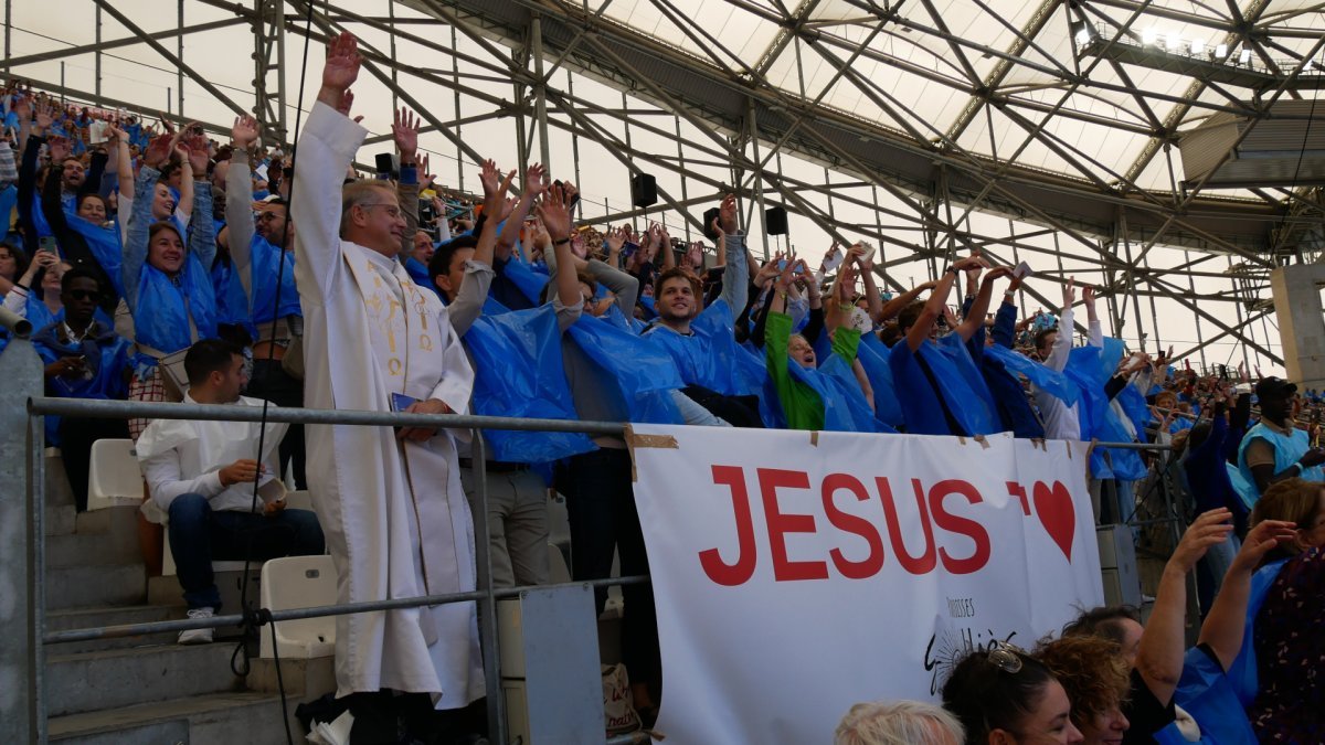 Le virage Sud occupé, une fois n'est pas coutume, par la délégation (…). © Isabelle Demangeat.