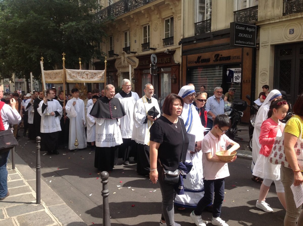 Procession de Sainte-Elisabeth à Saint-Eugène. © Paroisse Saint-Eugène Paris.