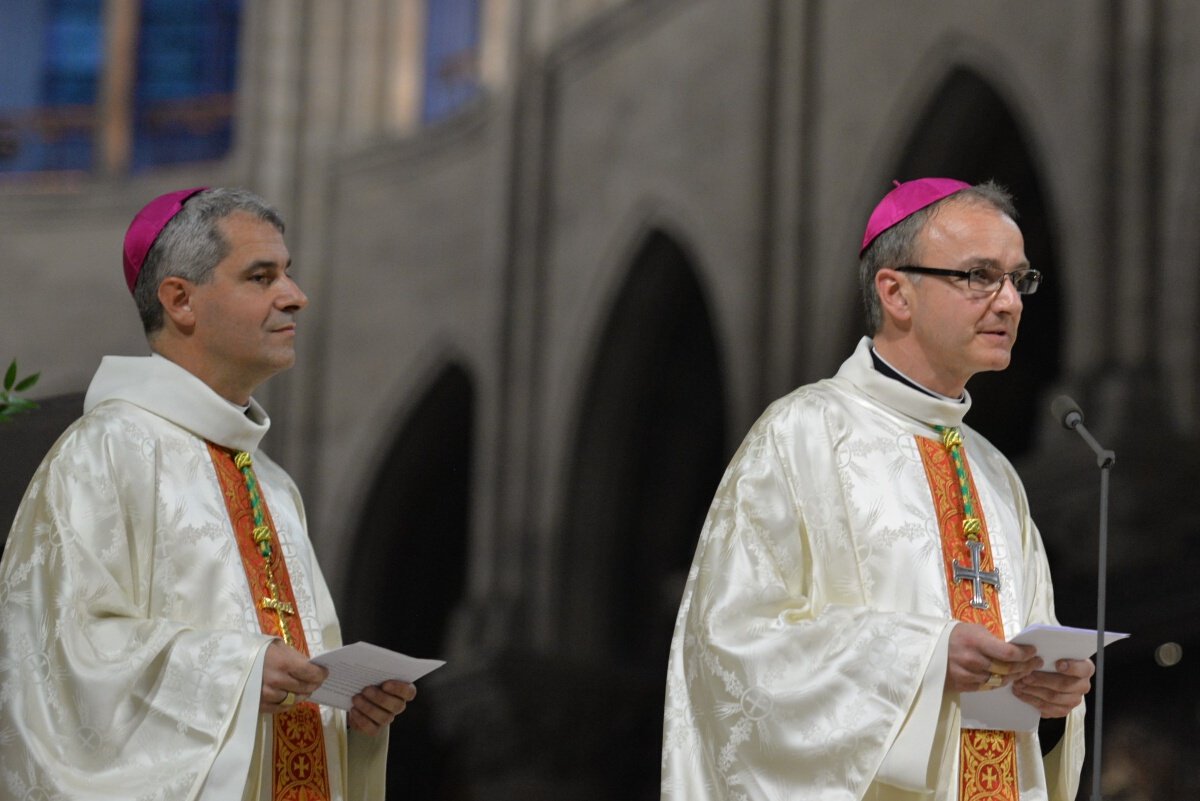 Remerciements des deux nouveaux évêques. © Marie-Christine Bertin / Diocèse de Paris.
