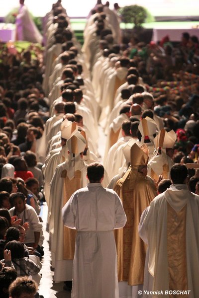 Frat à Lourdes. 250 prêtres et religieux 