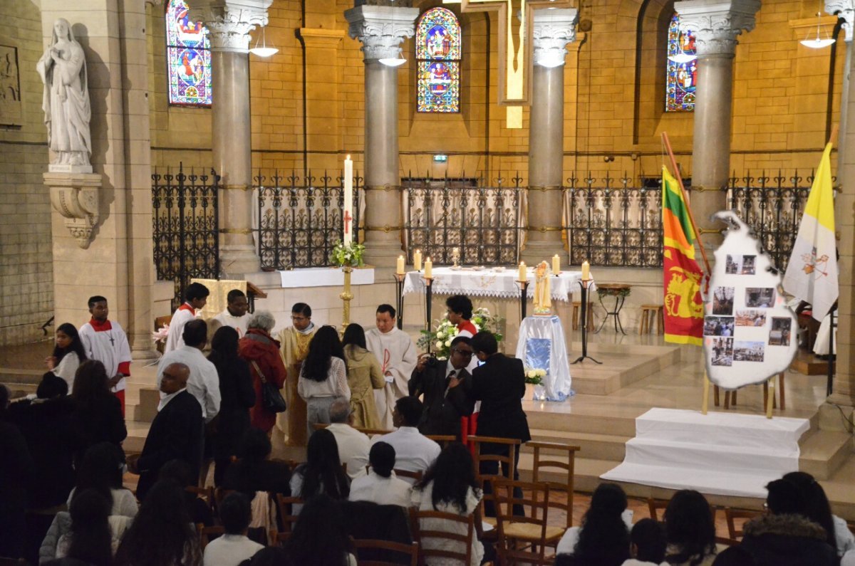 Messe pour les victimes des attentats au Sri Lanka. © Michel Pourny / Diocèse de Paris.