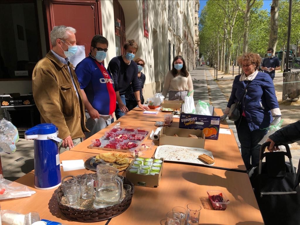 A Ste Rosalie, le buffet est prêt avec les yaourts Danone. 15 avril 2020 