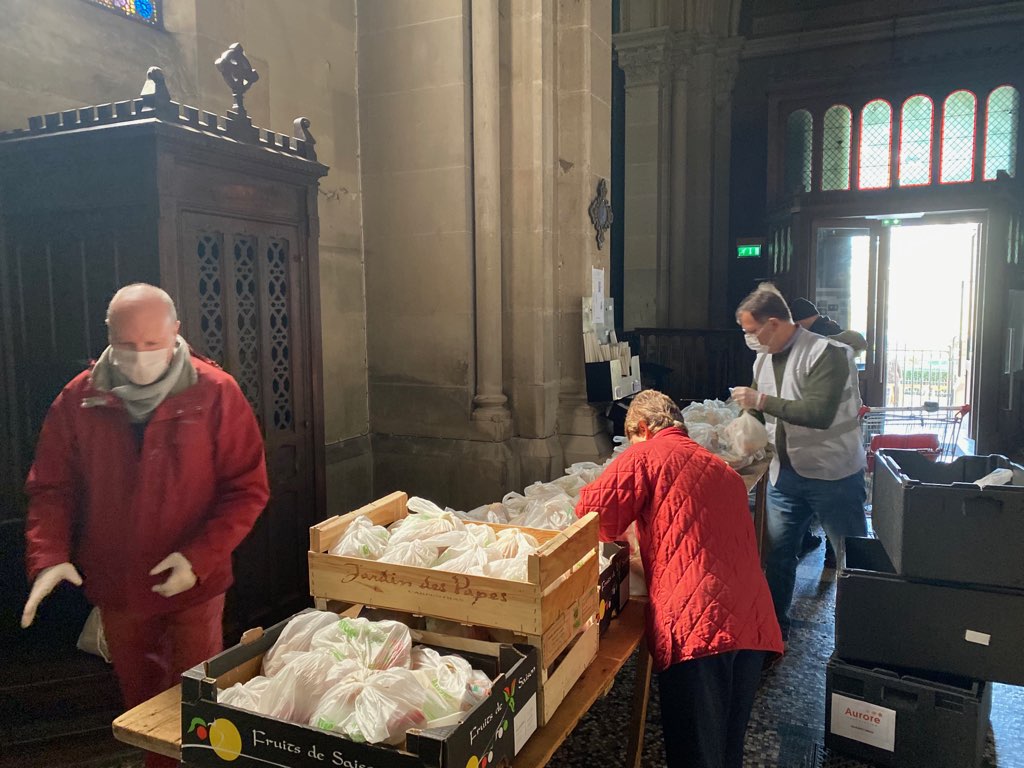 Distribution de l'aide alimentaire à Saint-Ambroise. 27 mars 2020 (c) D. R..