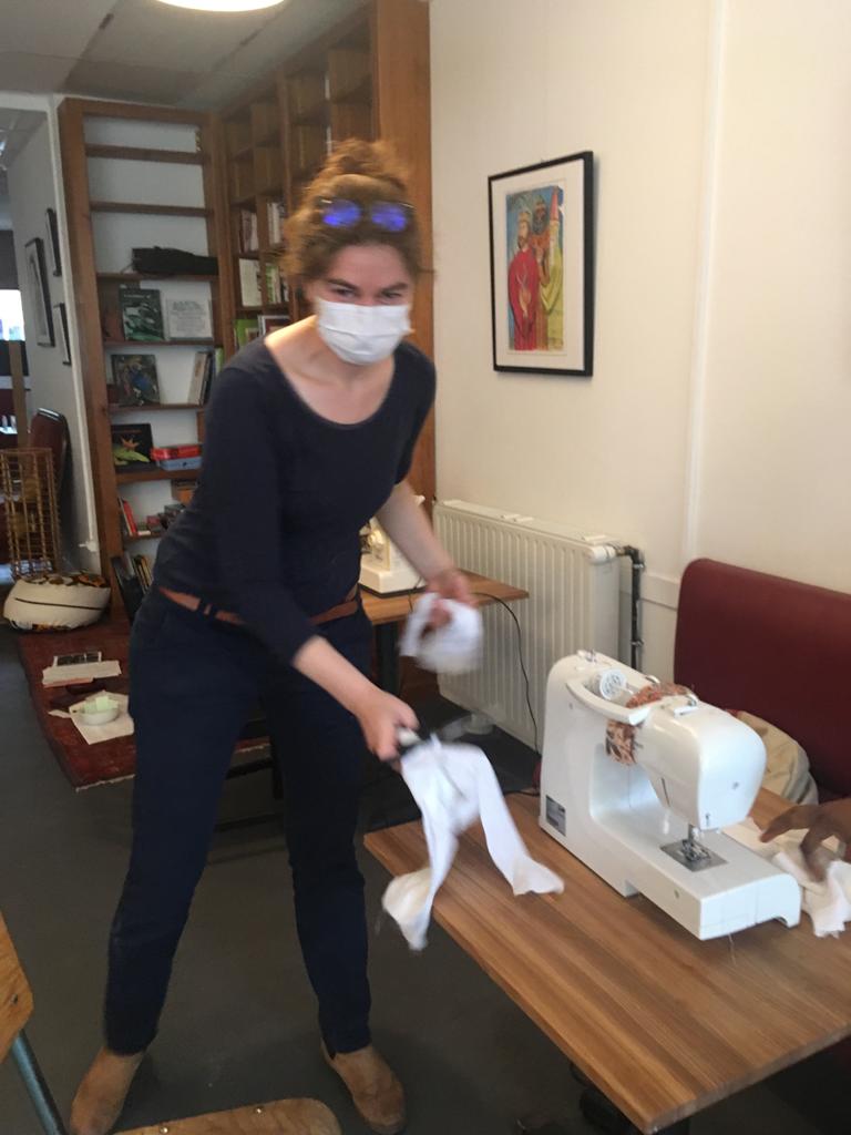 Première coupe à l'atelier Bakhita. 28 avril 2020 